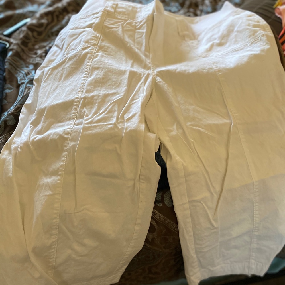 White wide leg capris